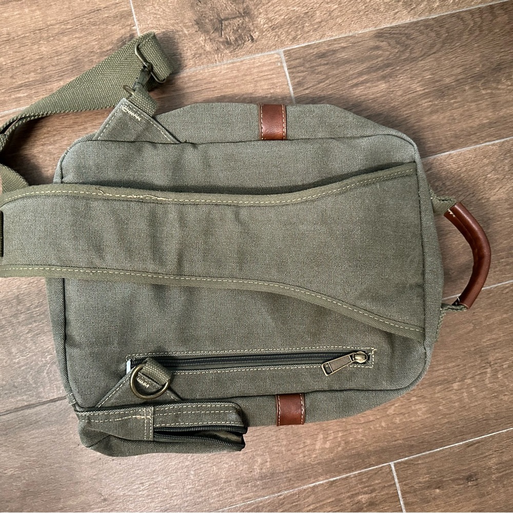 Multi-pocket crossbody bag - Picture 2 of 3